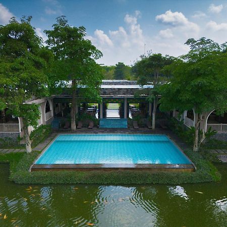 The Westlake Hotel & Resort Yogyakarta Exterior photo