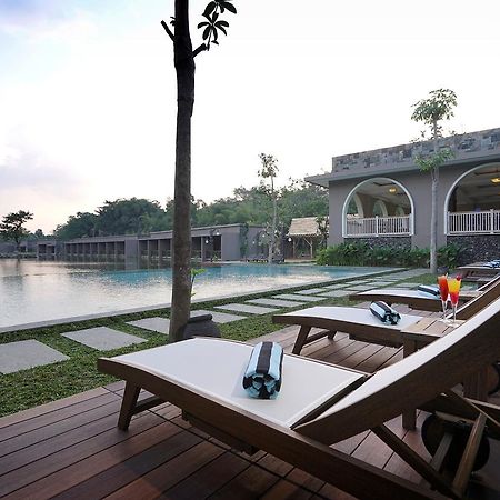 The Westlake Hotel & Resort Yogyakarta Exterior photo