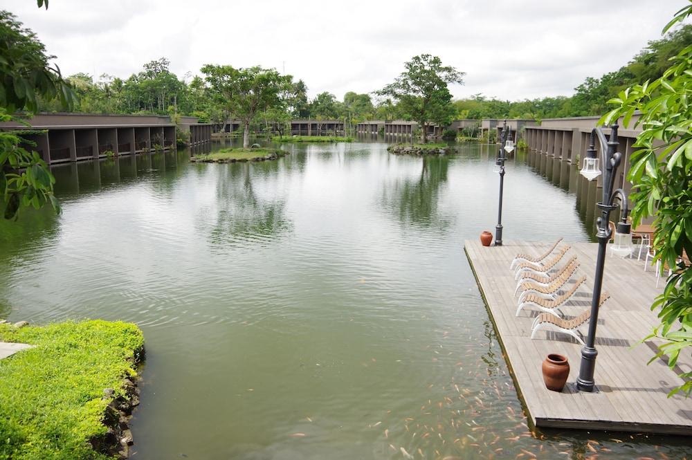 The Westlake Hotel & Resort Yogyakarta Exterior photo